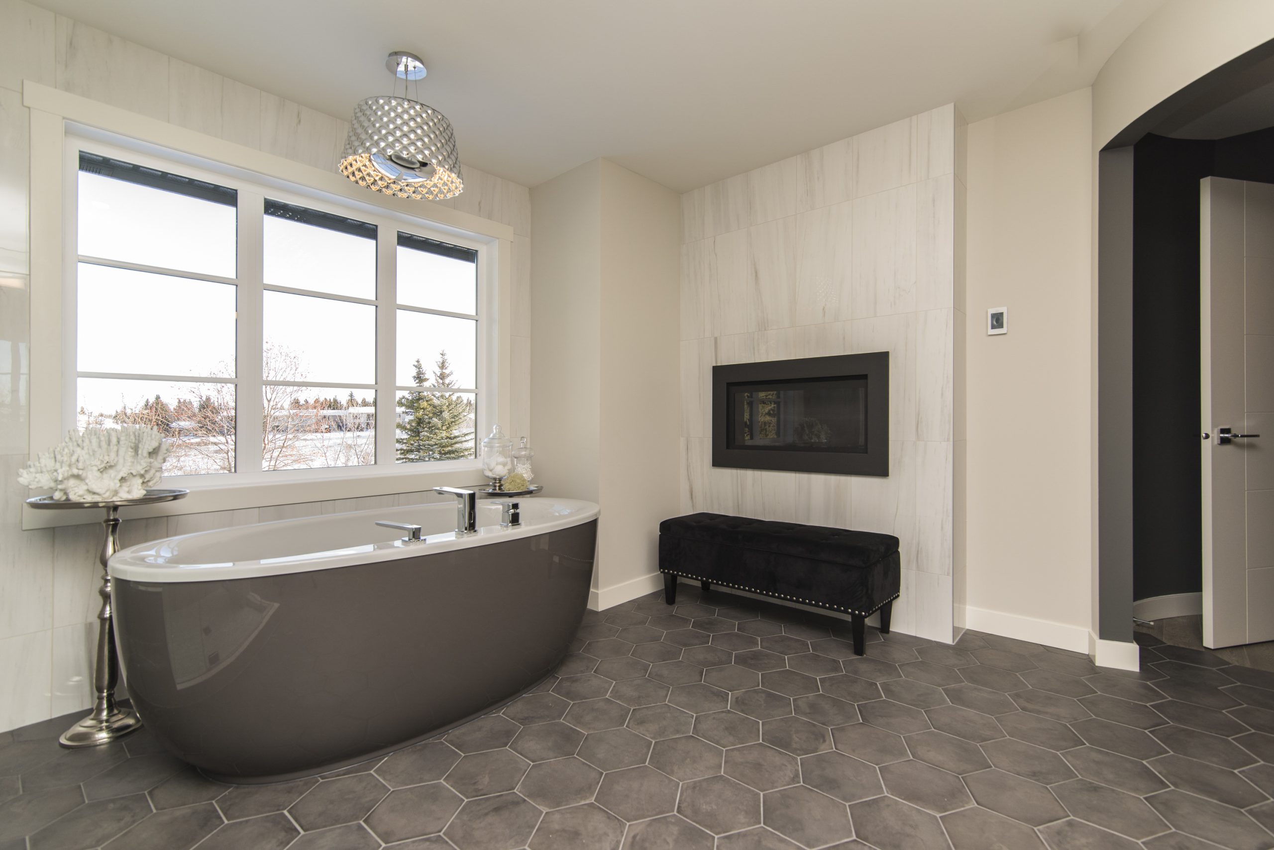 Carrelage intérieur moderne dans une salle de bain dans les Pyrénées-Atlantiques
