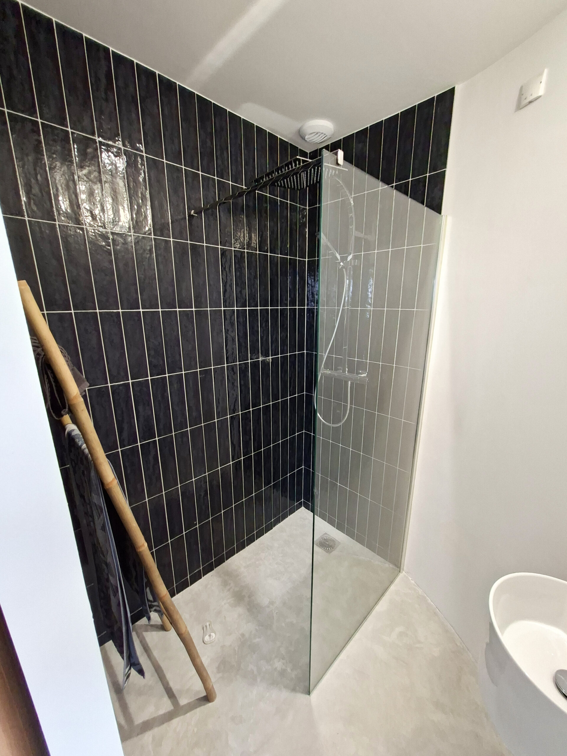 Carrelage salle de bain, douche, noir