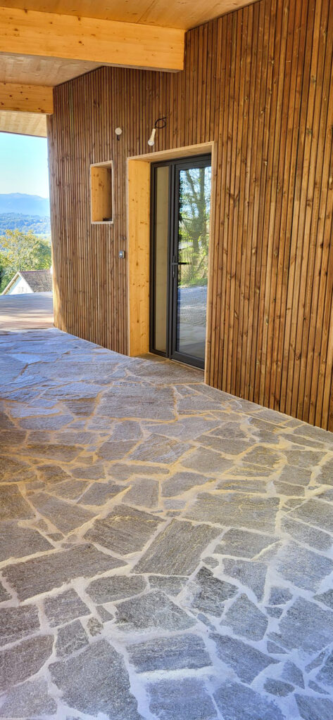 Carrelage extérieur en pierre naturelle